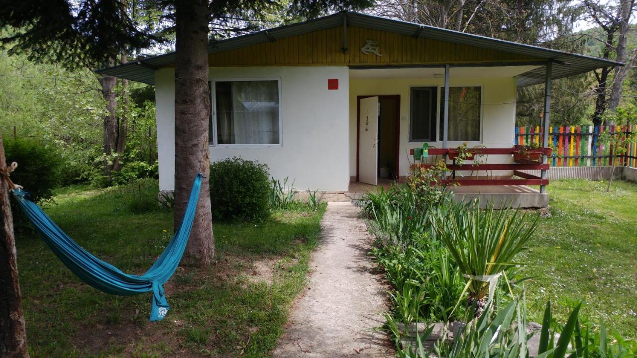 Къща За Гости Дъга Cherni Osum Exterior foto